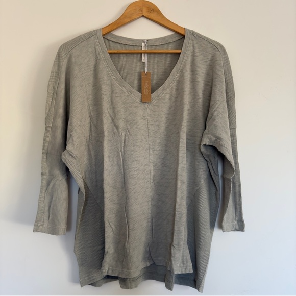 Hello Nite Revolve Cotton 3/4 sleeve oversized sage top New With Tags Size:M - Picture 1 of 3